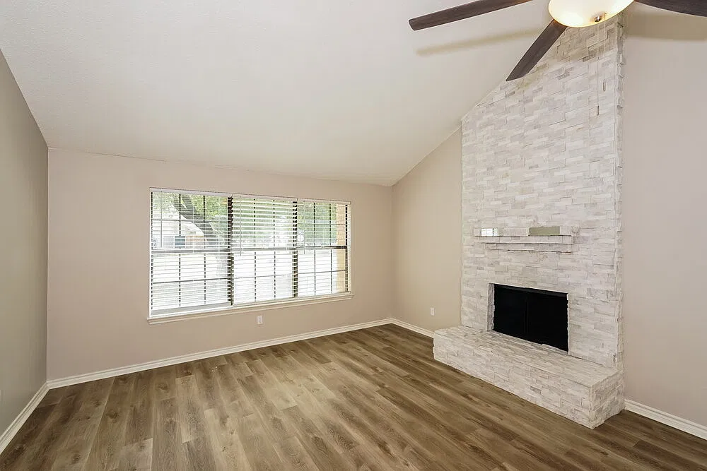 4 bed, 2.0 bath, 1946 sqft, $2,475 — Photo 4