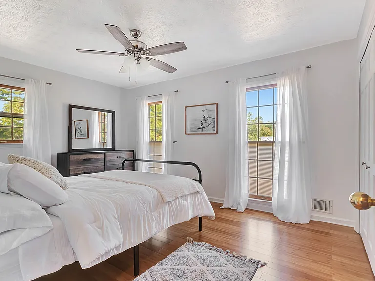 Bedroom #2 with queen size bed
