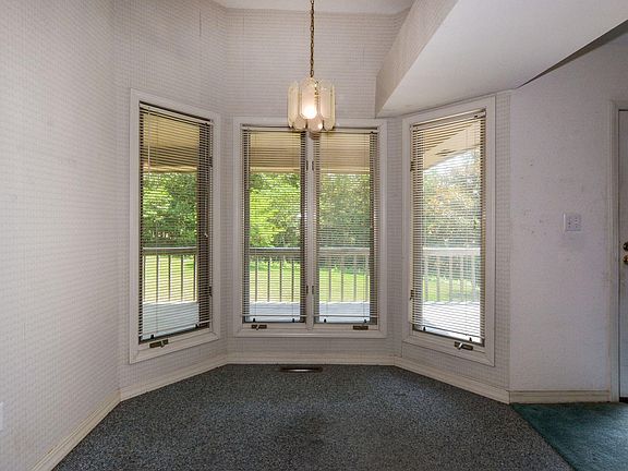 3rd image of 21 Bridgeview Dr