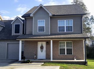 906 E Inskip Dr, Knoxville, TN 37912