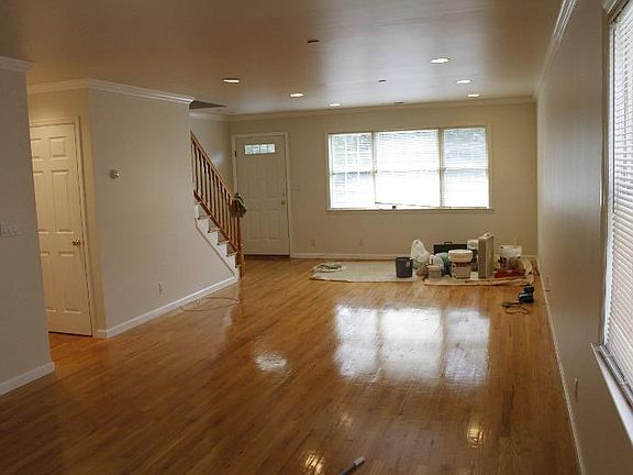 4th image of 39 Clifford Pl #A