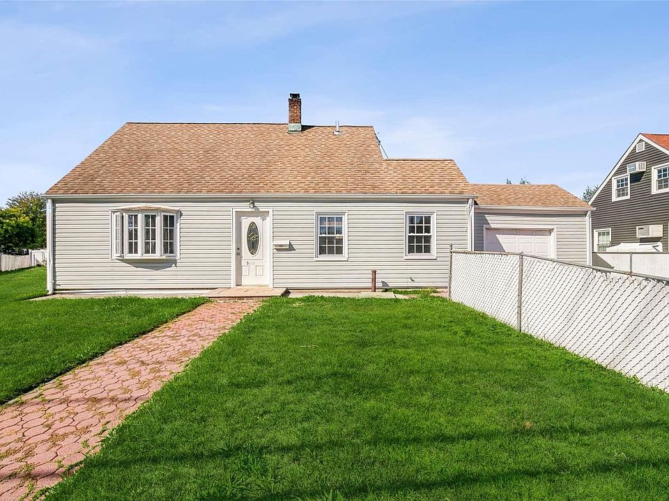 1st image of 352 Gardiners Avenue