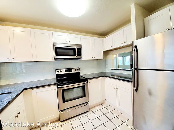 3rd image of 320 Peninsula Ave APT 401