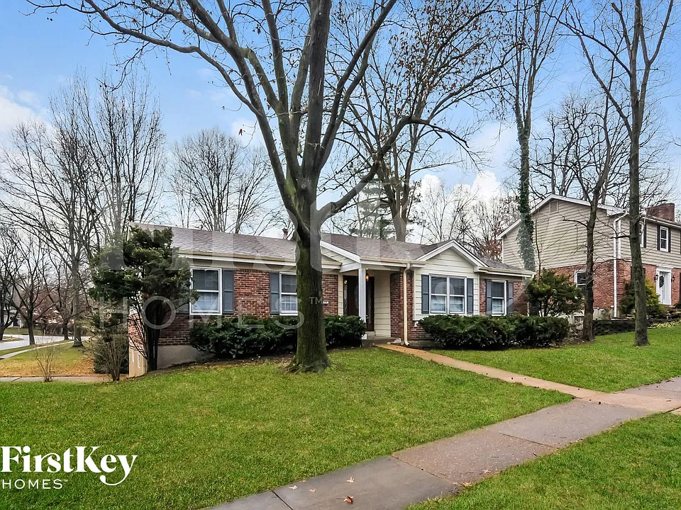 836 Hollyridge Dr