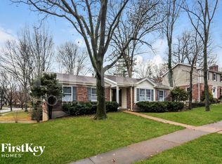 836 Hollyridge Dr, Ballwin, MO 63011