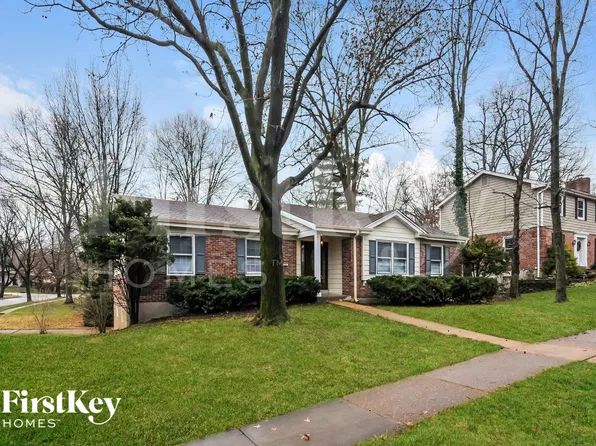 836 Hollyridge Dr, Ballwin, MO 63011