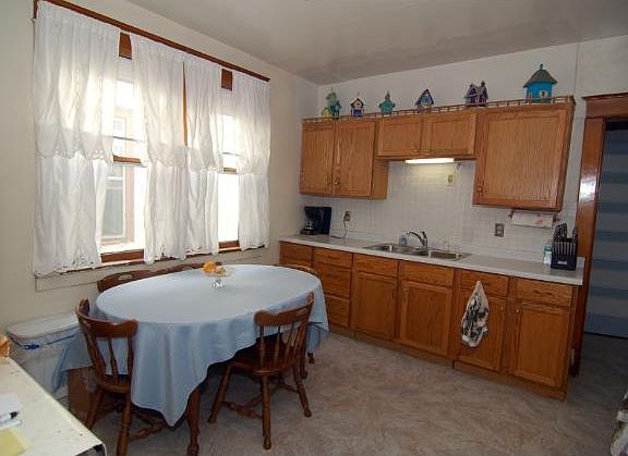 3rd image of 1135 Edgerton St