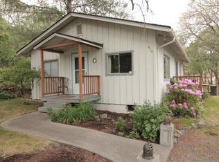 530 Valley View Dr, Grants Pass, OR 97526