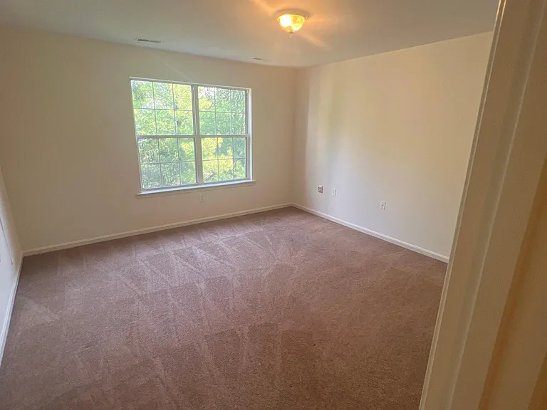 107 Rock Creek Ct — Photo 6