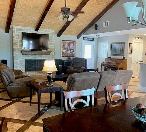 4th image of 301 Mimosa Dr