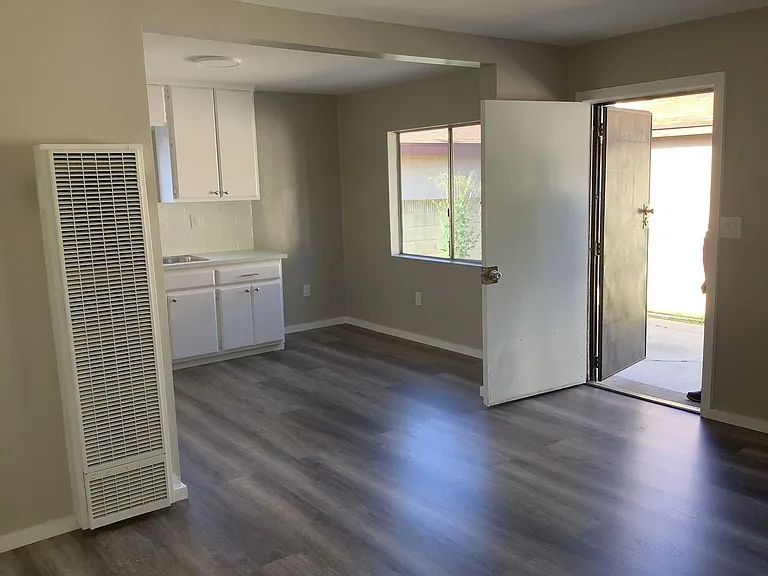 5909 Cecilia St — Photo 5