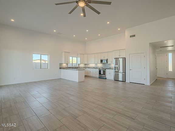 5th image of 208 S Montgomery Pl