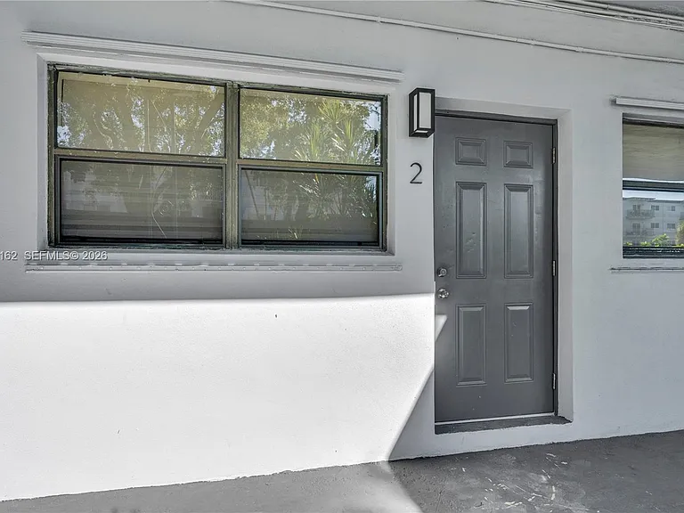 13390 NE 6th Ave #2 — Photo 2