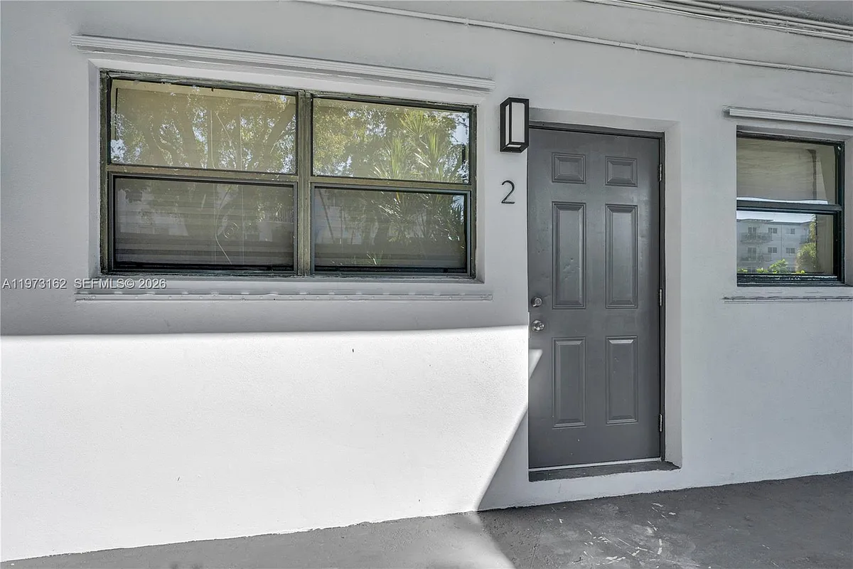 Building Photo - 13390 NE 6th Ave #2