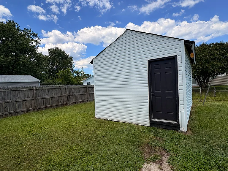 1821 Andrews Blvd — Photo 32