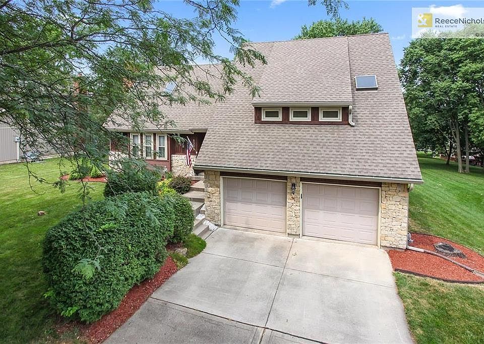 Welcome home to 8209 NW Delta Drive! This lovely front to back split has tons of living space with large rooms and a great flow for entertaining!