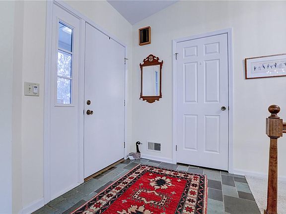 5th image of 121 Wood Creek Dr