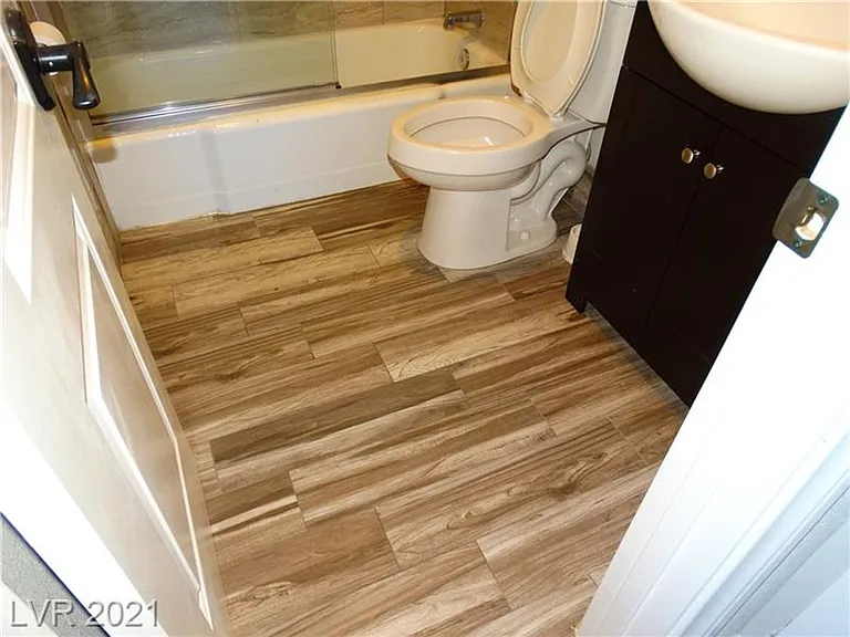 1111 S Casino Center Blvd — Photo 16