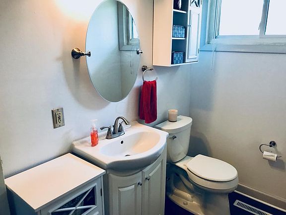5th image of 3781 Sheldon Pl