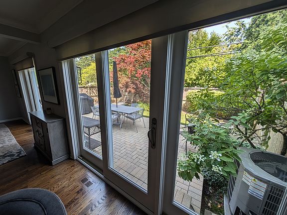 4th image of 250 Essex Pl