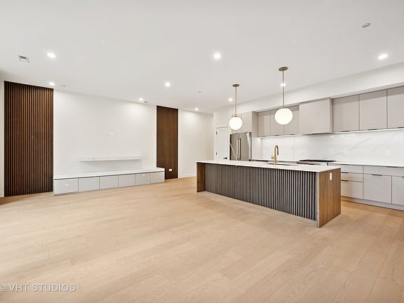 5th image of 2414 N Sawyer Ave #2B