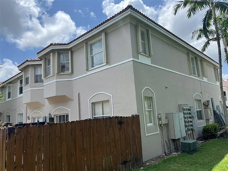 1535 SE 26th St #200 — Photo 4