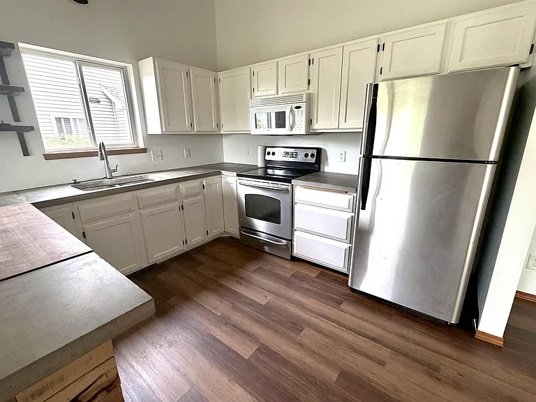 1217 Glacier Hill Dr — Photo 8