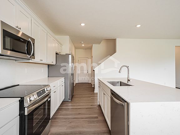 5th image of 9025 Henley Ave