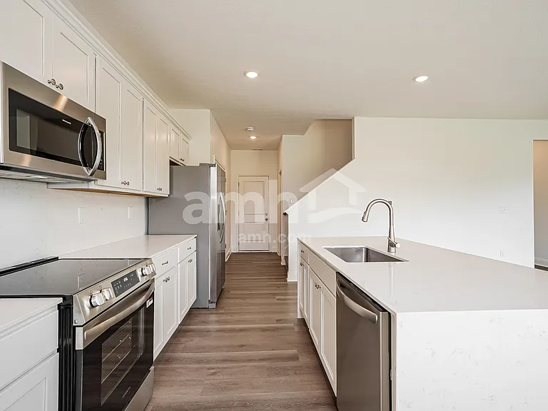9025 Henley Ave — Photo 5