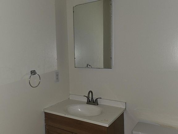 5th image of 251 Rast St