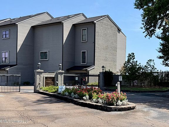 2nd image of 81 Breakers Ln