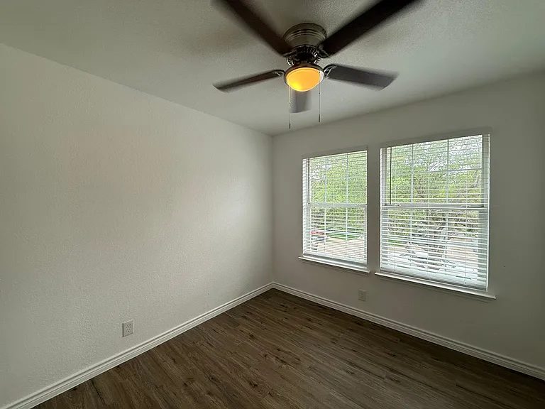2307 Mission Vw — Photo 17