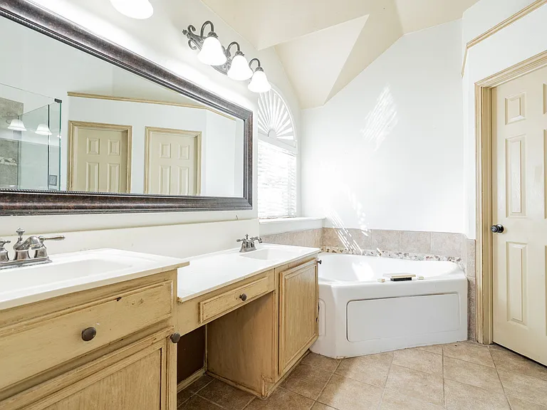 1875 Crestlake Dr — Photo 23