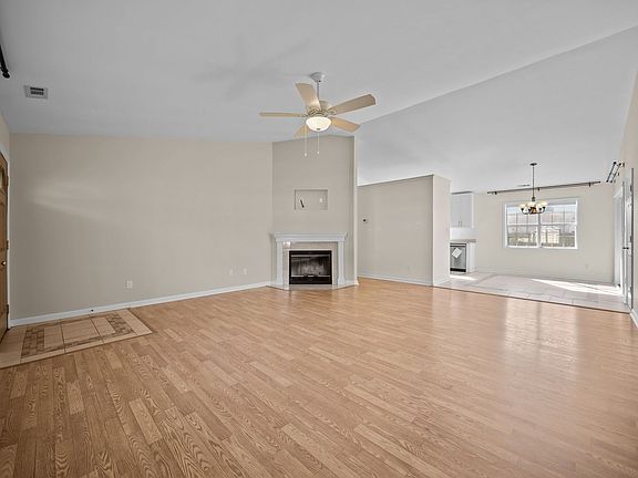3rd image of 154 Glenwood Dr