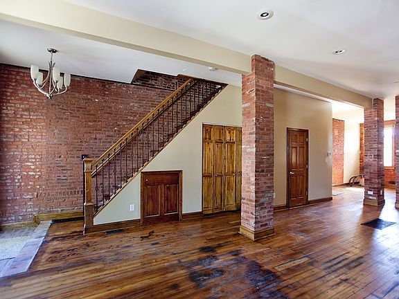 4th image of 2906 Virginia Ave