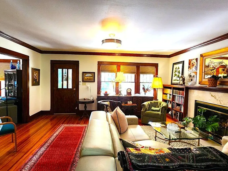 517 S Flood Ave — Photo 3