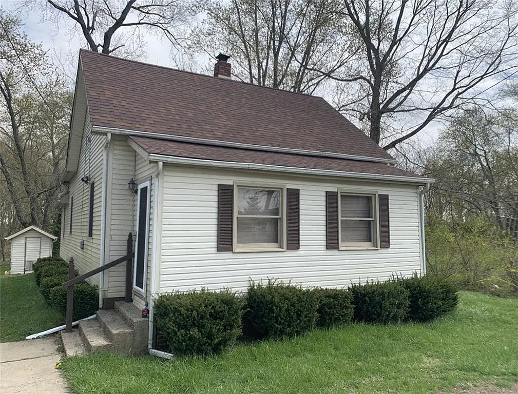 9262 N 300 E photo 1