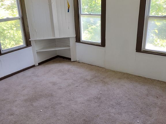 3rd image of 1367 Millburn Dr