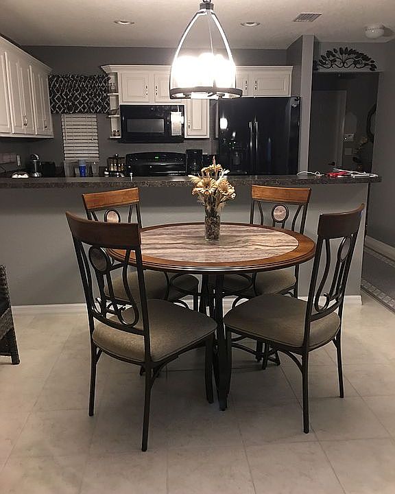 Breakfast Nook 