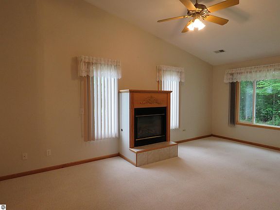 5th image of 236 Greenview Cir #24