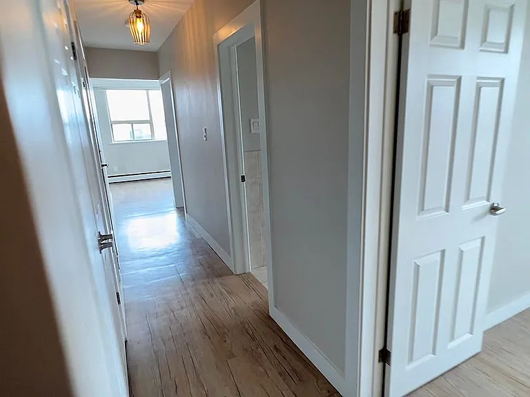 1095 Lakeshore Rd E #2 — Photo 1