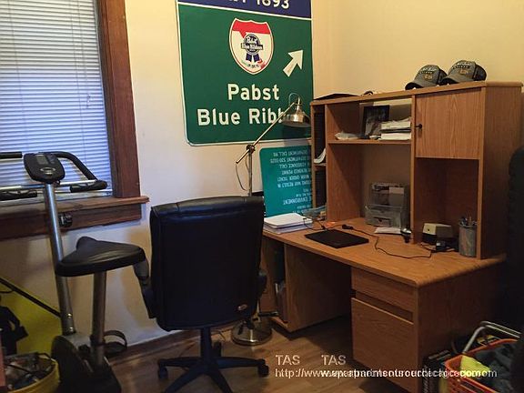 4th image of 2057 W Roscoe St #201