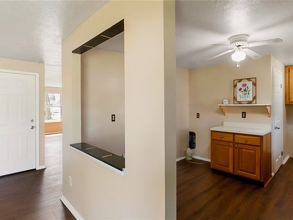 3rd image of 2571 Elm Dr