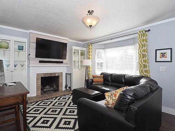 3rd image of 1147 E Lorraine Dr