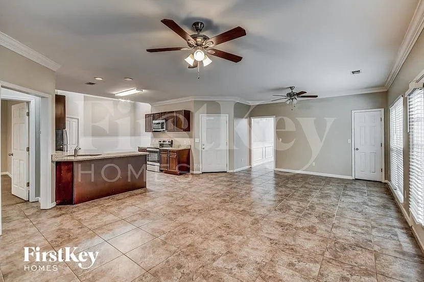 3 bed, 2.5 bath, 2846 sqft, $3,135 — Photo 4