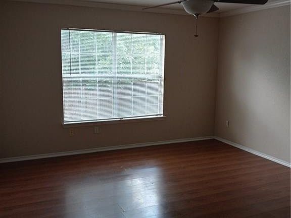 4th image of 490 Whispering Hollow Dr
