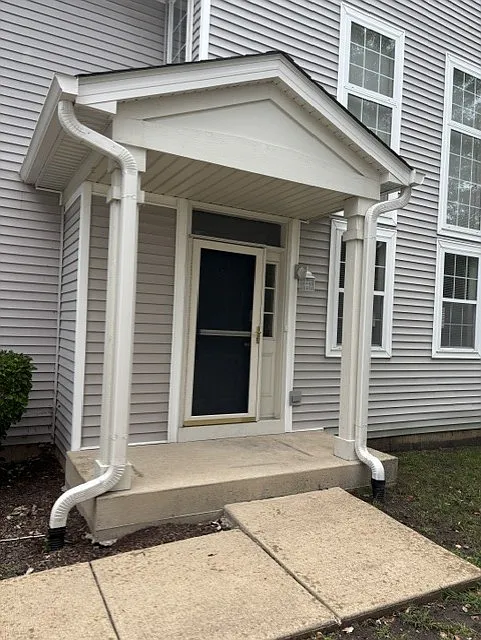 3 bed, 2.5 bath, 1743 sqft, $3,000 — Photo 3