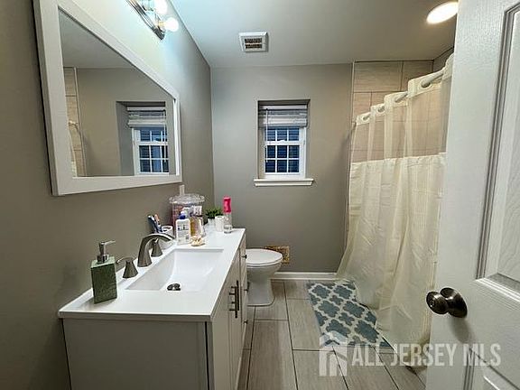 3rd image of 17 Thomas St Unit 1