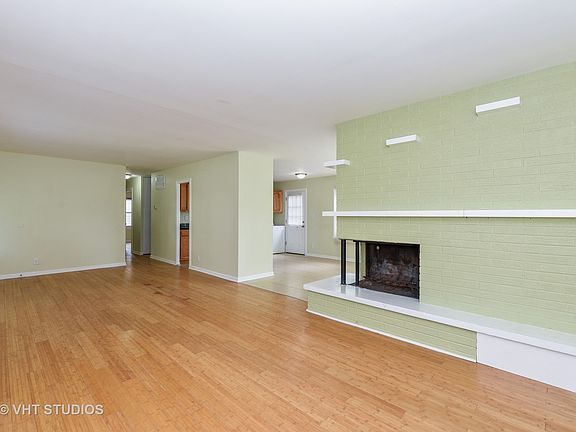 2nd image of 617 Lincolnwood Dr