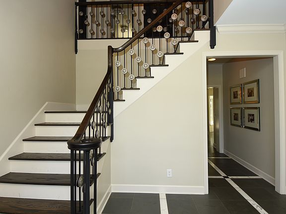 2nd image of 8048 Hollybrook Ct